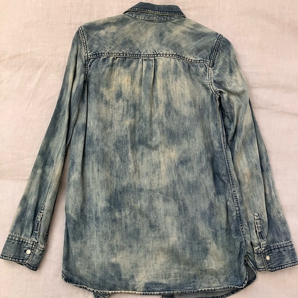 Acid washed button down denim shirt (long), Levi’s, sz small - Picture 2 of 4
